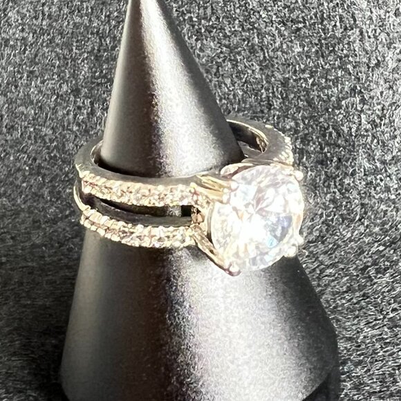 Gorgeous 3ct. QZ Double Band Sterling Silver Ring - Picture 5 of 7